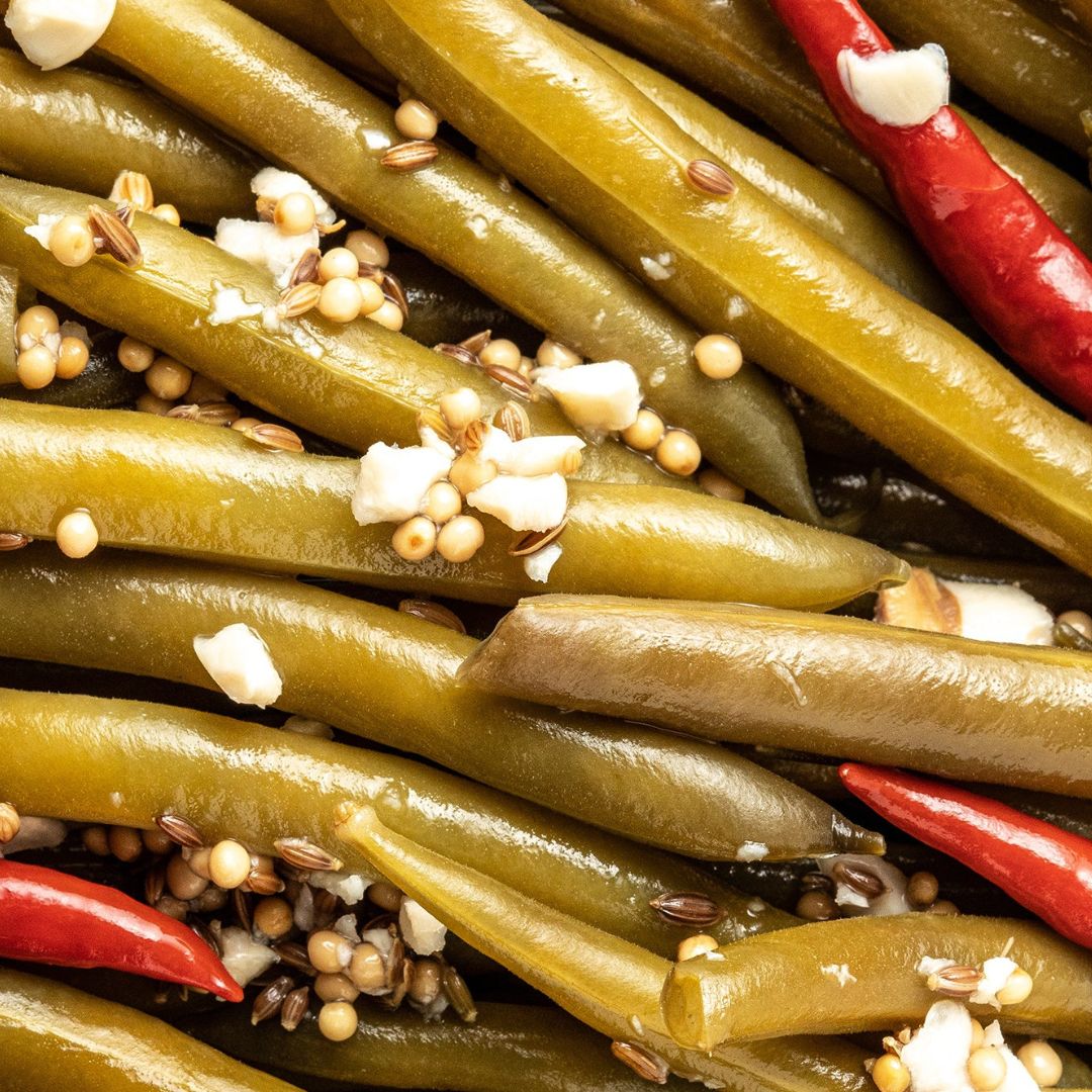 Crisp & Co Spicy Dilly Beans Spicy Artisan Pickled Green Beans Not